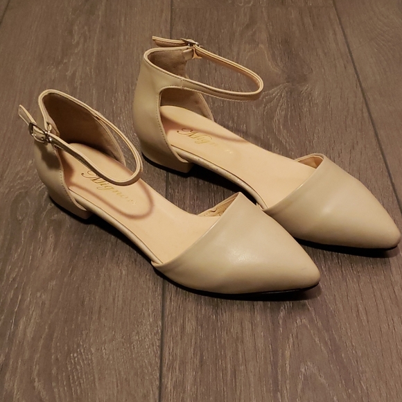 flats - Picture 1 of 1